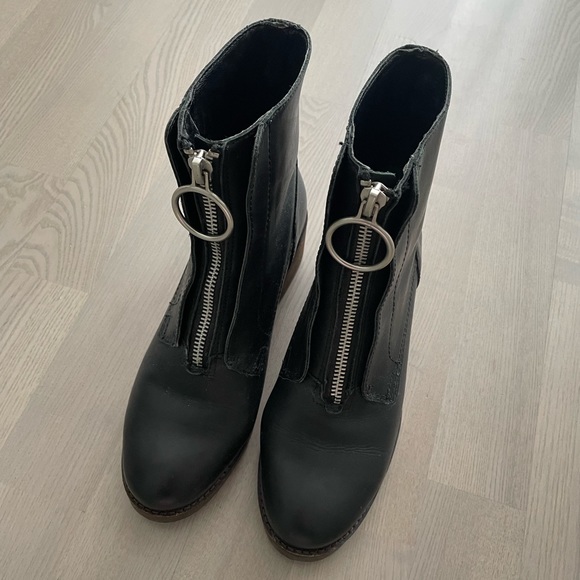 Lucky Brand “Tibly” Black Leather Booties with Bold Zipper Hardware - Picture 6 of 12